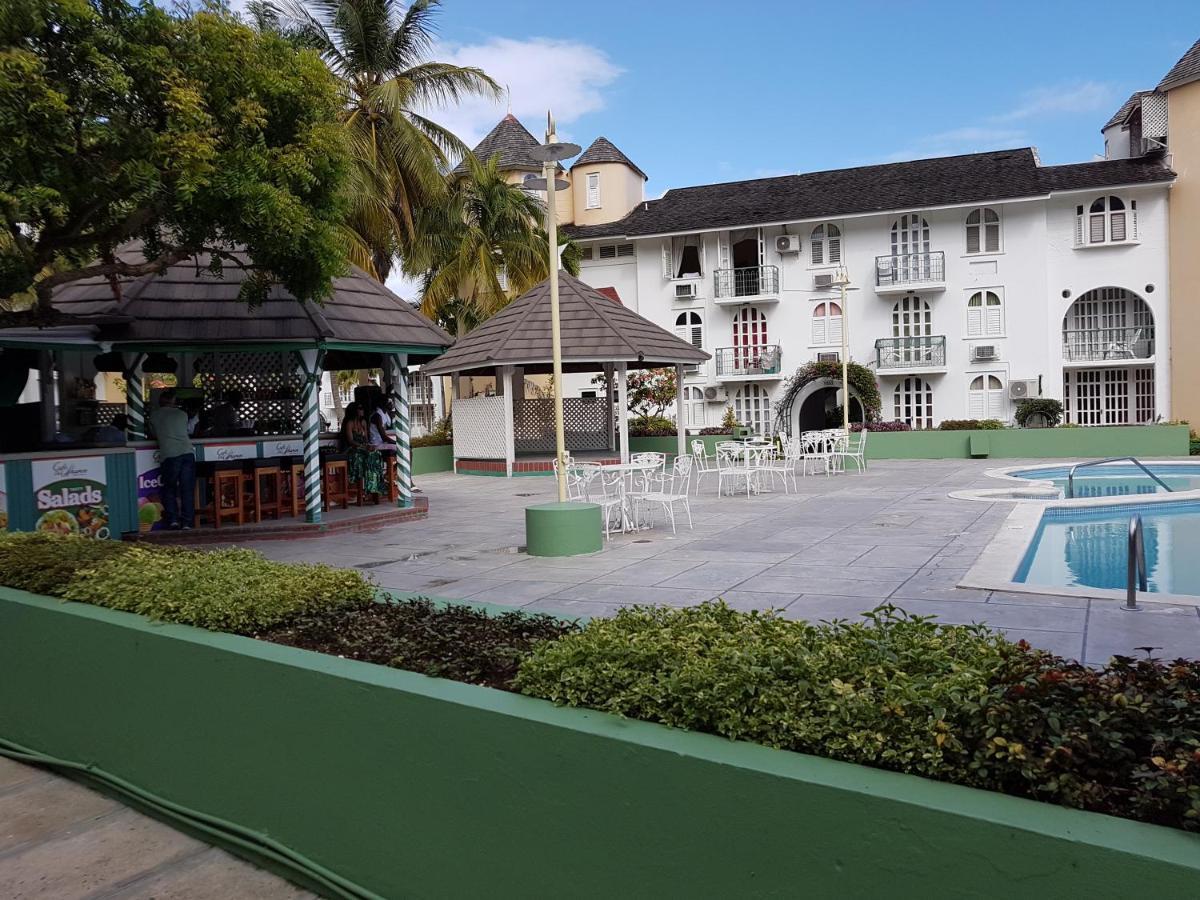 Almond Grove At Sand Castle Ocho Rios Exterior photo